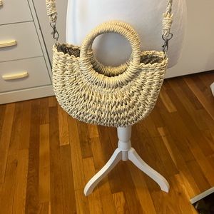 Draw handbags in beige